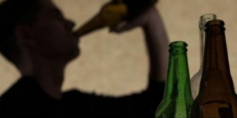 La violencia se hizo presente nuevamente en Cancún, luego de que un sujeto perdiera la vida tras haber reñido con su compañero de parranda.