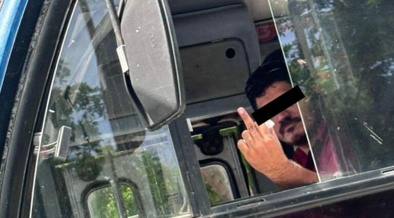Un chofer de la ruta 44 de Cancún ha sido dado de baja por Autocar. Está acusado de ser propotente con los pasajeros.