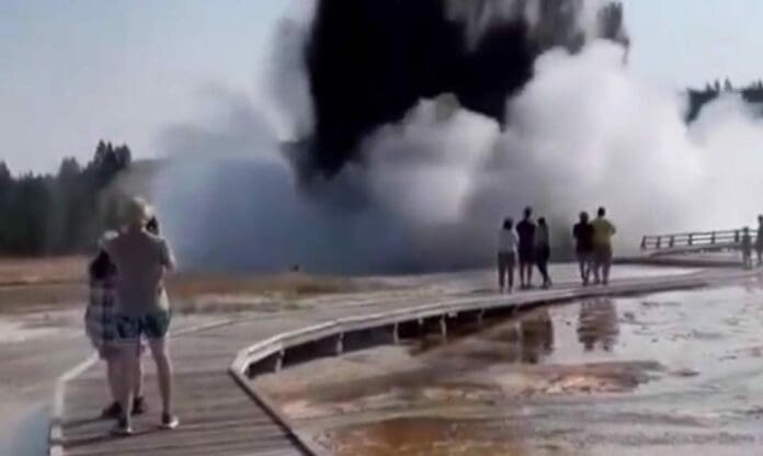 Una explosión sorprendió este martes a los turistas que visitaban Yellowstone, el famoso parque natural estadounidense.