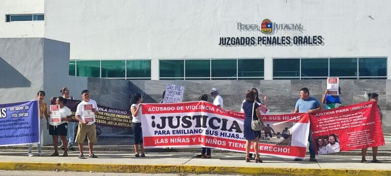 Protestan familiares y amigos de Emiliano Ramos a 56 días de su detención; insisten en que le fabricaron delitos.