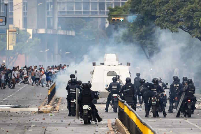 Venezolano-mexicano de 71 años viajó a Venezuela para votar en las elecciones y fue detenido sin ningún motivo