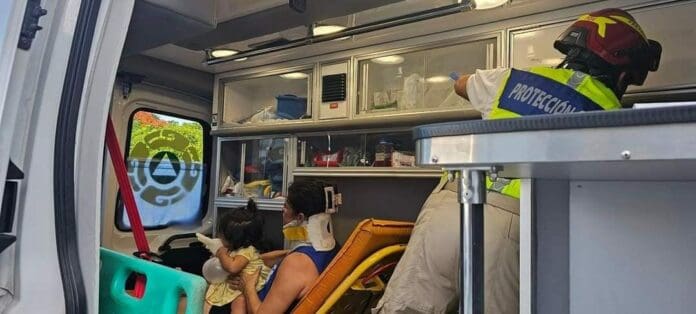 Una mujer resultó lesionada en Playa del Carmen luego que le cayeran encima unas cajas en una tienda Dunosusa.