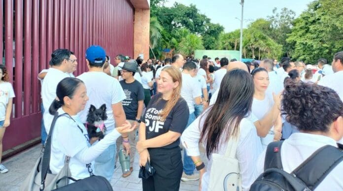Cerca de 700 trabajadores del Poder Judicial en Cancún se unieron al paro nacional en protesta por la reforma que propone la 4T.