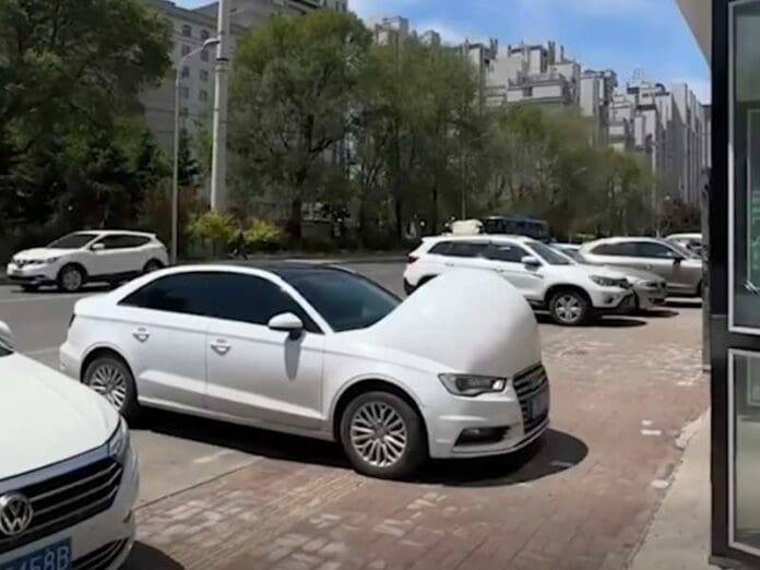 Video: Calor extremo en China provoca que autos parezcan 