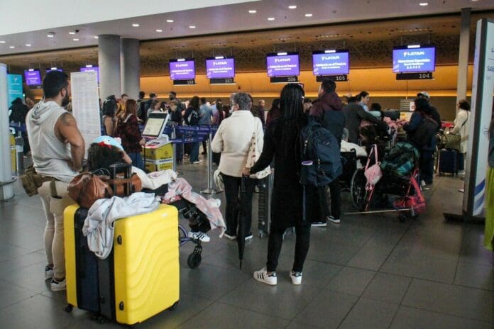 VIDEO: Hombre intenta quitarse la vida en Aeropuerto El Dorado, Colombia