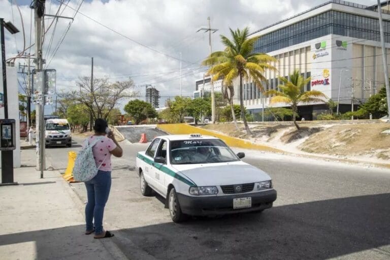 Más de 2 mil 200 taxistas se han registrado en la app de Uber en Cancún en menos de un año