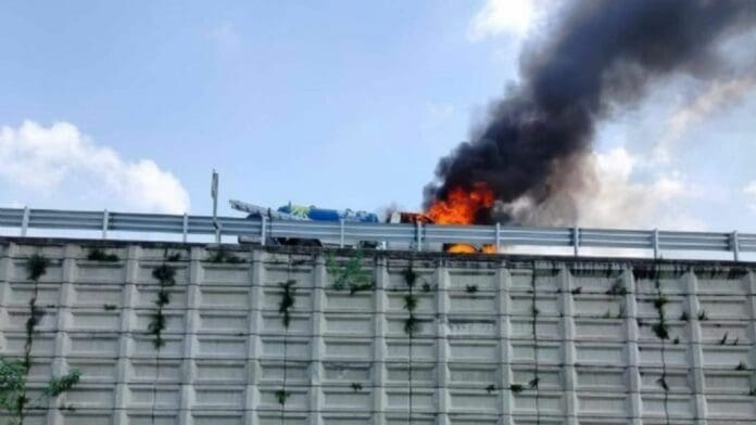 Choca y se incendia pipa de gas en el Circuito Exterior Mexiquense