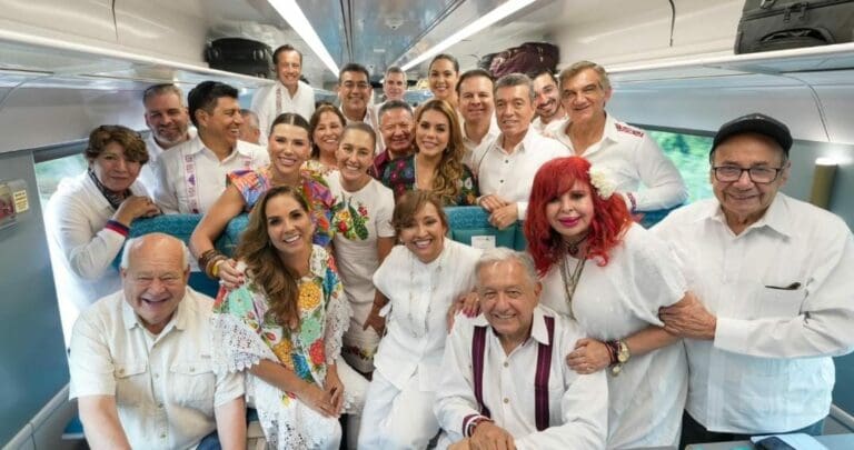 La gobernadora Mara Lezama, AMLO y Claudia Sheinbaum inauguran vagones P'atal del Tren Maya. Incluyen dormitorios.