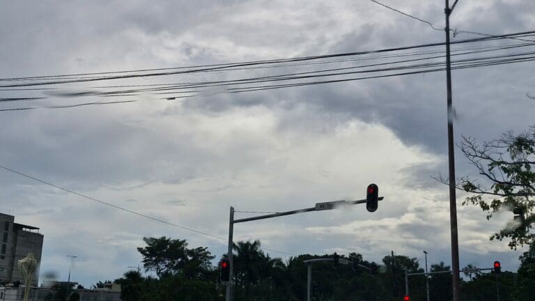 "Milton" ya es un huracán categoría 5, alerta amarilla en norte de Quintana Roo; cierran puertos a la navegación.