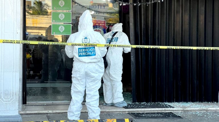 Acribillan a trabajadora de intendencia de un hotel en Cancún