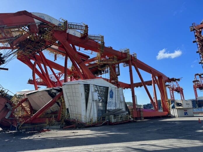 grua taiwan accidente Foto cortesía Keelung Harbor Police