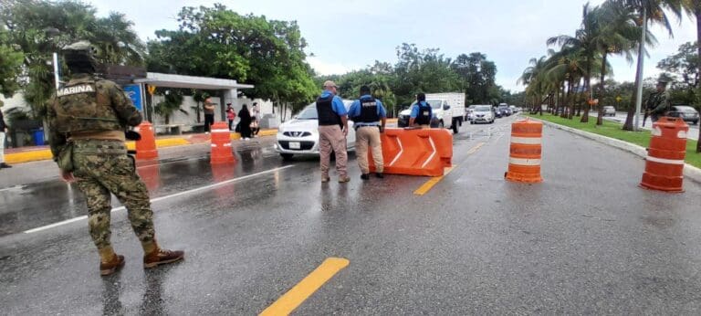 Asalto provoca congestionamiento en la Zona Hotelera de Cancún