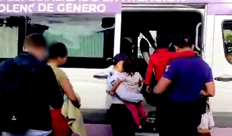 Rescatan a cuatro niños abandonados; deambulaban en Villas Otoch Paraíso, en Cancún