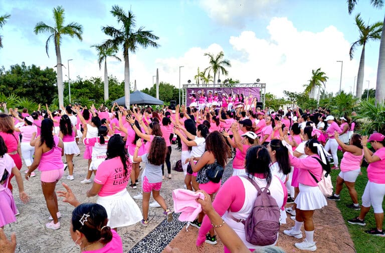 Cancún: reúne Zumbatón a más de 200 personas contra el cáncer de mama