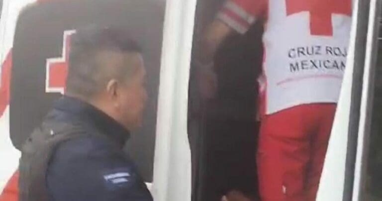 Salvan a dos niños de morir en un incendio en Bonfil; estaban solos en su vivienda. Los padres no estaban presentes.