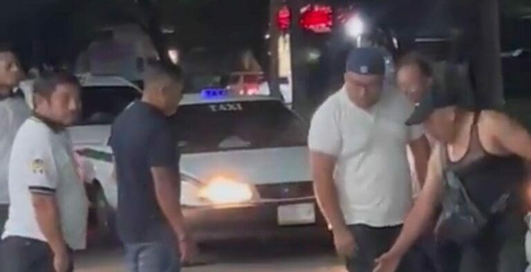 Taxistas de Cancún golpean a un turista. Tras darse a conocer el incidente, el Imoveqroo cancelará concesiones.
