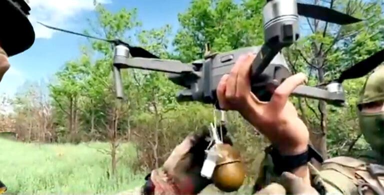 Video: Cumple Culiacán dos meses bajo asedio criminal; drones que tiran granadas, “la novedad” Video: Cumple Culiacán dos meses bajo asedio criminal; drones que tiran granadas, “la novedad”