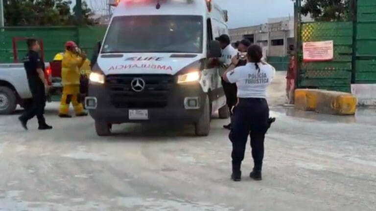 Derrumbe de estructura en hotel de Costa Mujeres deja como saldo un muerto y un herido