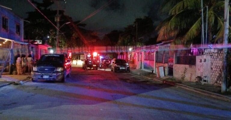 Asesinan a un sujeto mientras dormía en su domicilio en la Región 101 de Cancún. Continúa la violencia en el destino.