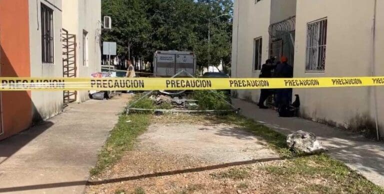 Fallece sujeto en estado de ebriedad tras caer de un edificio en Cancún. Estuvo bebiendo con su familia desde el sábado.