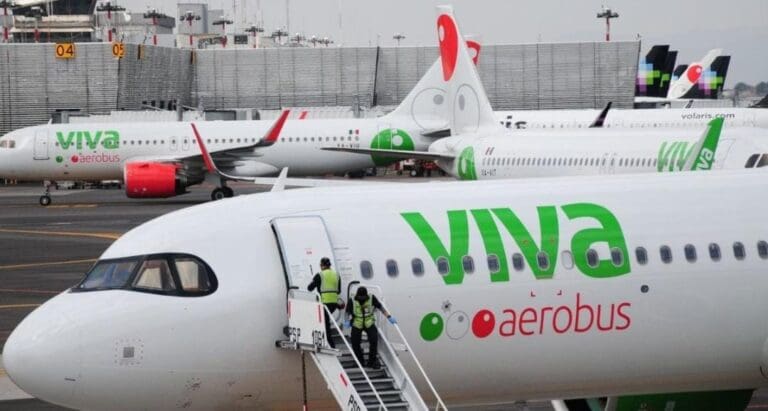 Avión que iba de Cancún a Ciudad Juárez aterriza de emergencia en Monterrey. No se informado cu{ál fue la causa.