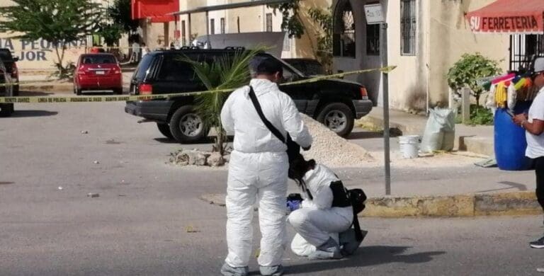 Asesinan por disparos de arma de fuego a un hombre en la Región 245 de Cancún. Sigue la crisis en el destino.