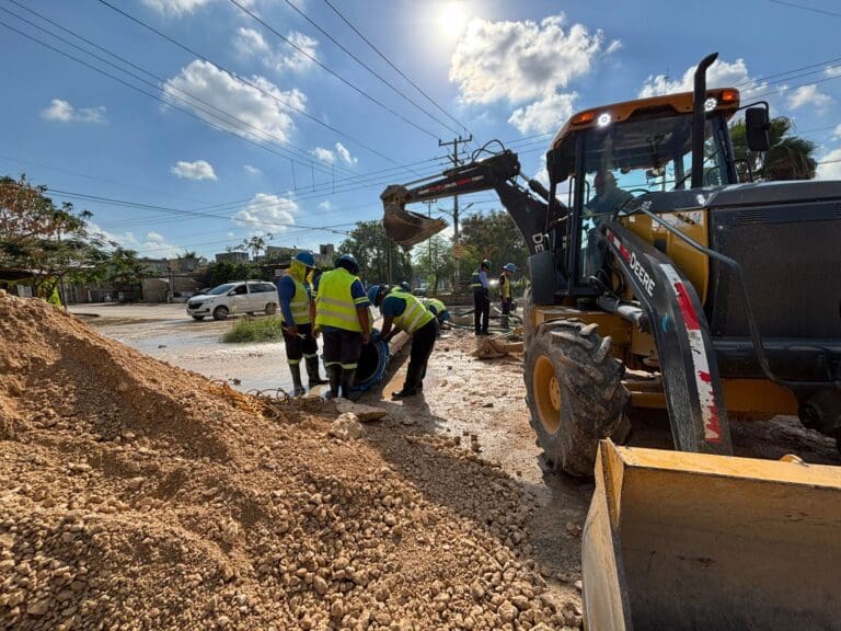 Aguakan avanza en la reparación de fuga en línea de 24" en Cancún