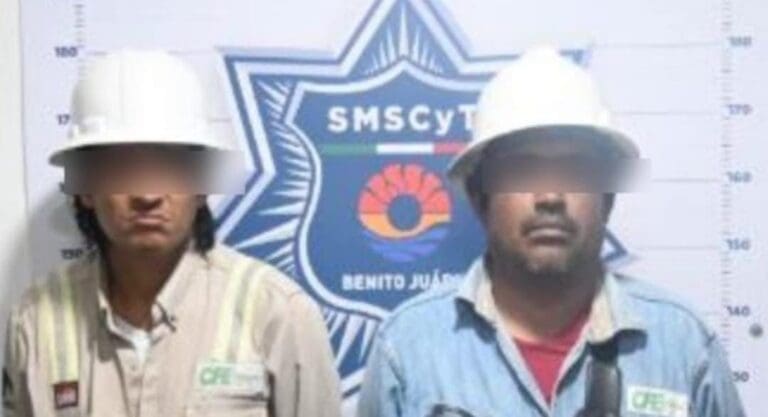 Detienen a dos sujetos que se hacían pasar como trabajadores de CFE en Cancún. Al parecer buscaban obtener dinero.