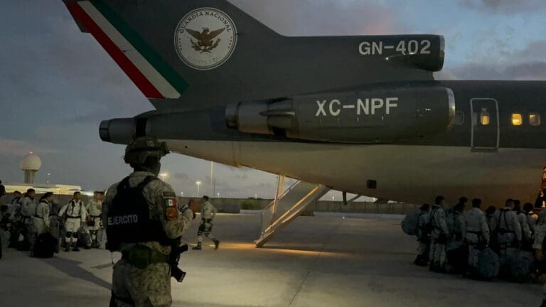 Envían a 120 elementos de la Guardia Nacional desde Cancún para reforzar la frontera con los Estados Unidos.