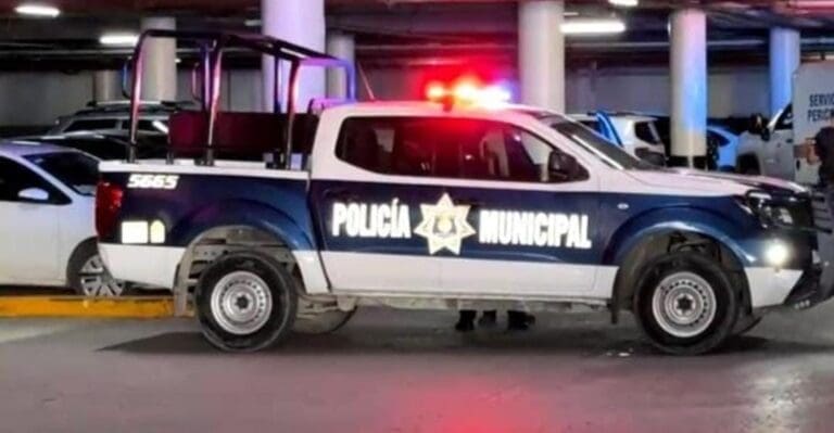 Asaltan a una persona en el estacionamiento de Las Américas en Cancún. Sigue la inseguridad en ese centro comercial.