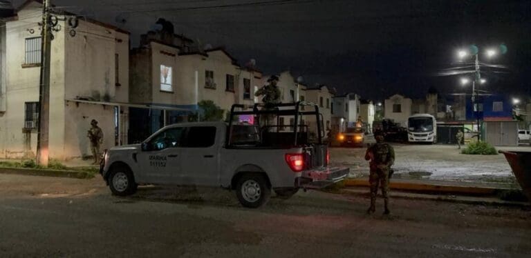 Motociclistas asesinan a un sujeto en Cancún por presuntamente resistirse a un asalto. Todos los días hay hechos violentos.