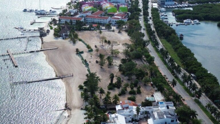 Demuelen las Villas Juveniles del CREA en Cancún, un patrimonio que se pierde para siempre