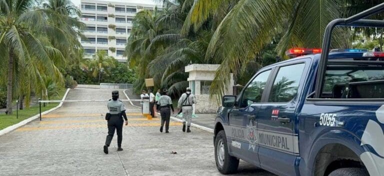 Intentan ejecutar a un ambulante cerca del hotel Oasis en la Zona Hotelera de Cancún, a la altura del kilómetro 16.