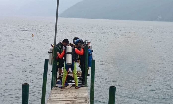 VIDEO: Mujer lleva a su abuelo de 94 años a conocer el mar y esta fue su reacción
