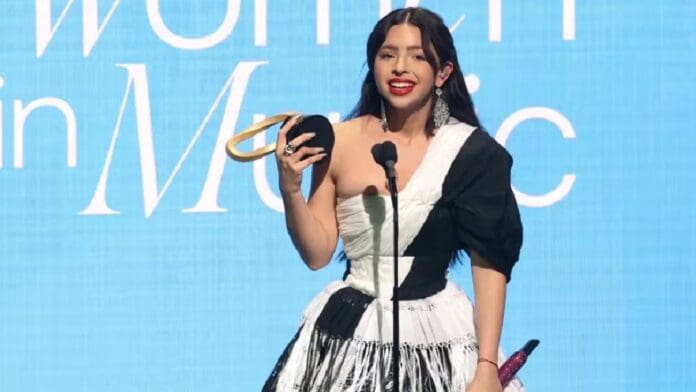 Usuarios se organizan para sabotear supuesta nueva canción de Ángela Aguilar tras filtrarse el audio