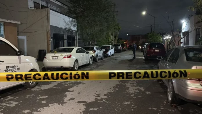 Atacan a balazos a dos hombres a las afueras de una casa en Apodaca, Nuevo León