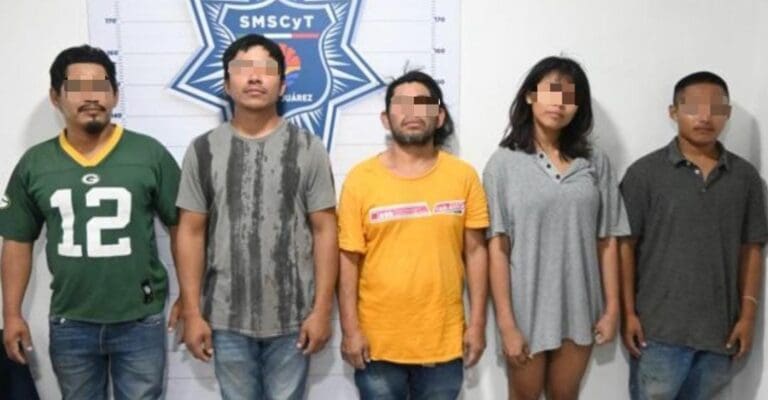 Detienen a cuatro hombres y una mujer por causar disturbios y agredir a policías en Zona Hotelera de Cancún.