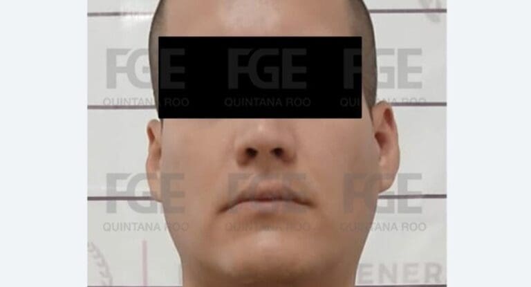 Detienen a exagente de Tránsito que extorsionó con más de 30 mil pesos a un italiano en Cancún. Se busca a otros dos.