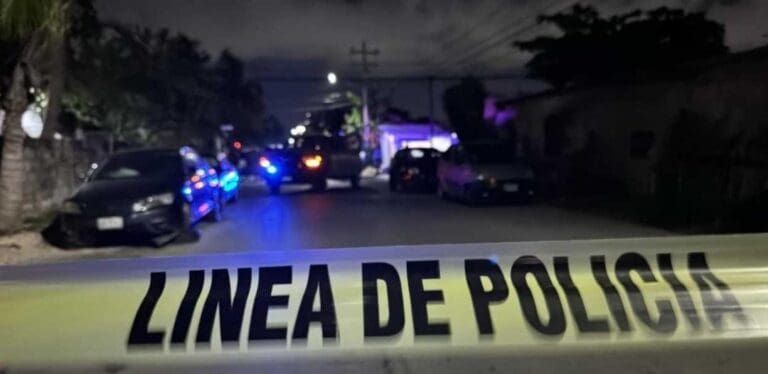 Localizan a una persona sin vida en Cancún; fue a comprar cerveza, resbaló y se golpeó en la cabeza. Ya se investiga el caso.