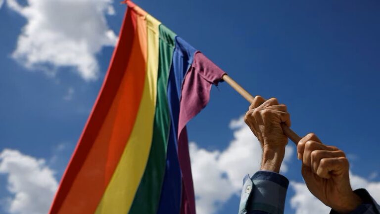 Apuñalan a joven integrante de la comunidad LGBTQ+ en taquería de Puebla Apuñalan a joven integrante de la comunidad LGBTQ+ en taquería de Puebla