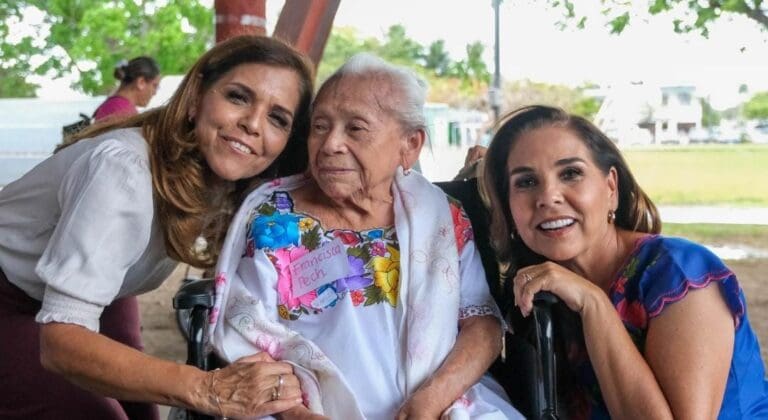 Para avanzar hacia un Quintana Roo más incluyente, Mara Lezama entrega sillas de ruedas en Cancún