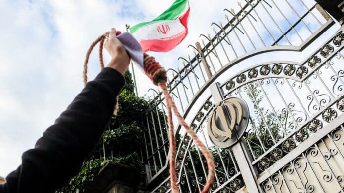Irán ahorca a tres hombres acusados de espiar para Israel