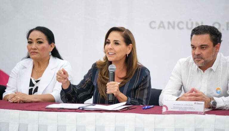 Mara Lezama firma convenio para habilitar 42 escuelas como refugios temporales y proteger a turistas y trabajadores.