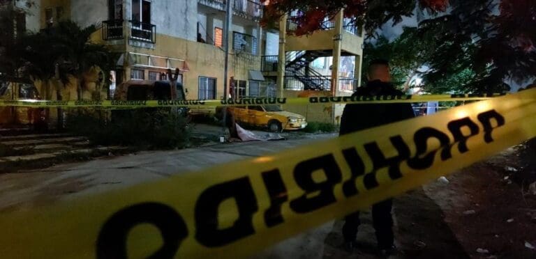 Presunto ladrón muere tras ser linchado en la Supermanzana 107 Cancún; la gente está cansada de la inseguridad.