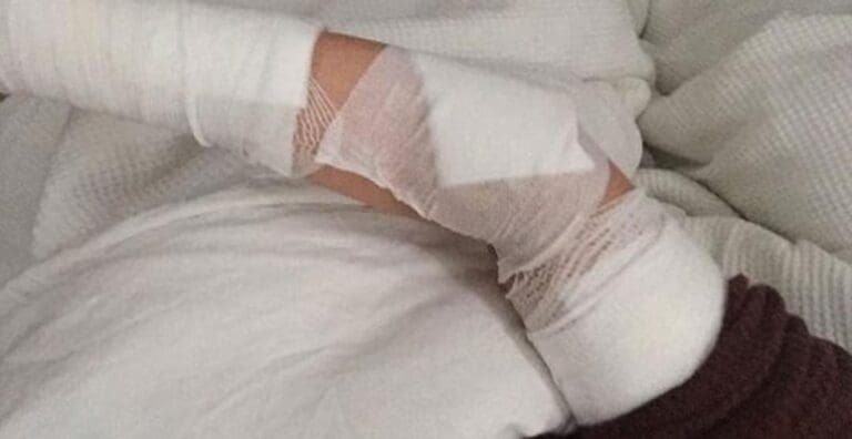 Capturan a sujeto que arrojó ácido a sus propios familiares en la 234 de Cancún. El hombre deberá responder por la agresión.