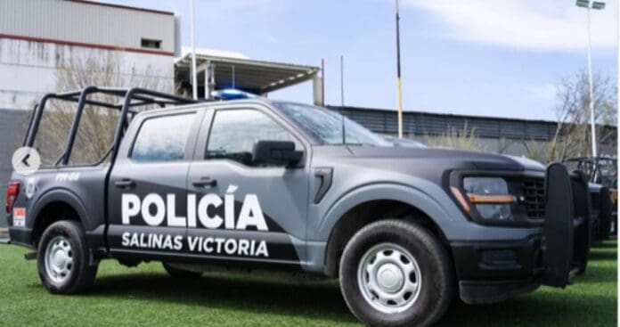 Escolta de jefe policiaco provoca choque en Nuevo León por no respetar un alto