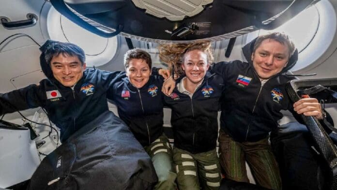 Regresan a la Tierra cuatro astronautas tras cinco meses en el espacio