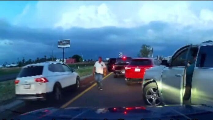 Video: Hombres armados amedrentan a familia en la carretera Puebla-Atlixco por 