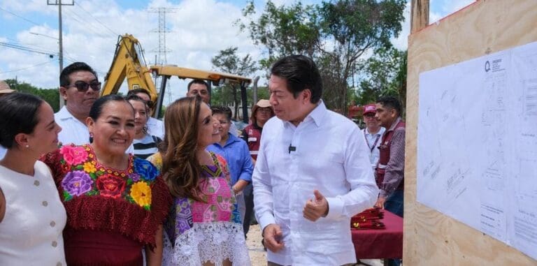 Mara Lezama y el titular de la SEP, Mario Delgado, dan banderazo a construcción del CBTIS 301 de Cuna Maya en Cancún.