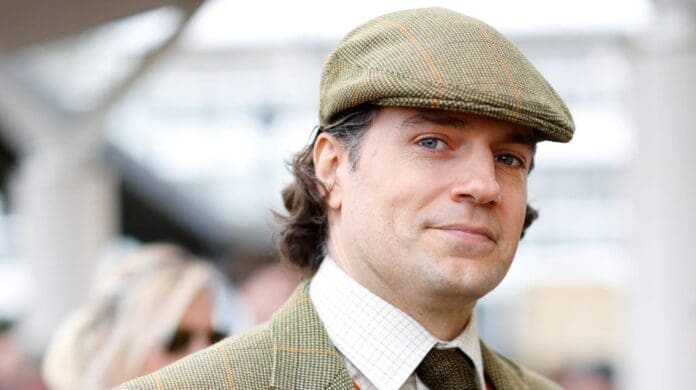 Sufre Henry Cavill accidente que retrasa rodaje de la nueva película de 